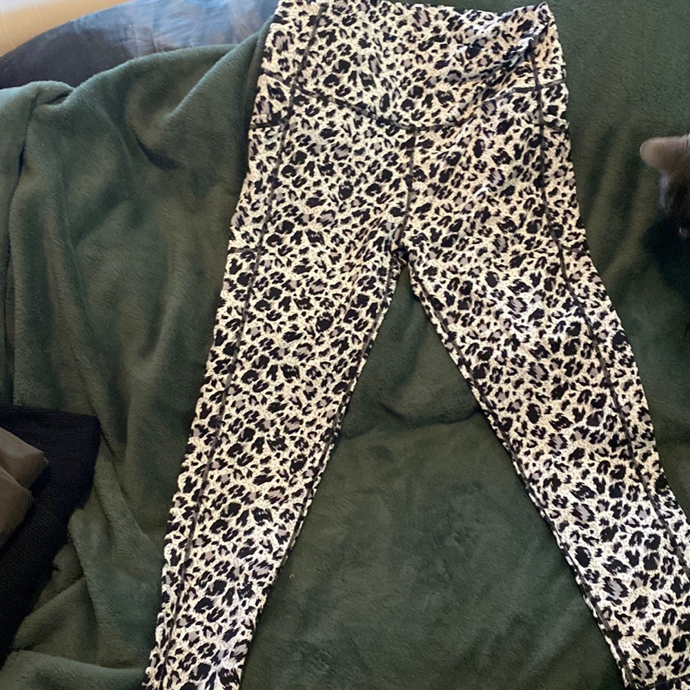 Zyia snow leopard Brilliant leggings